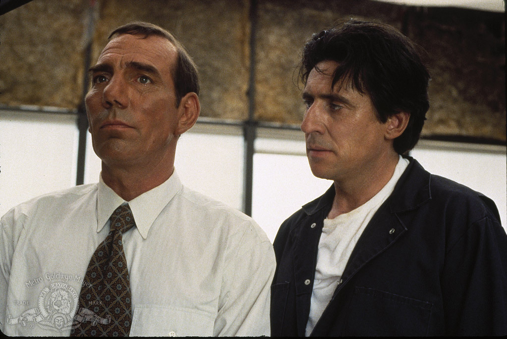 Pete Postlethwaite