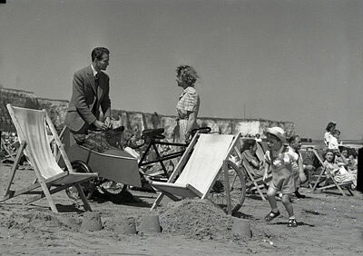 Derek Bond