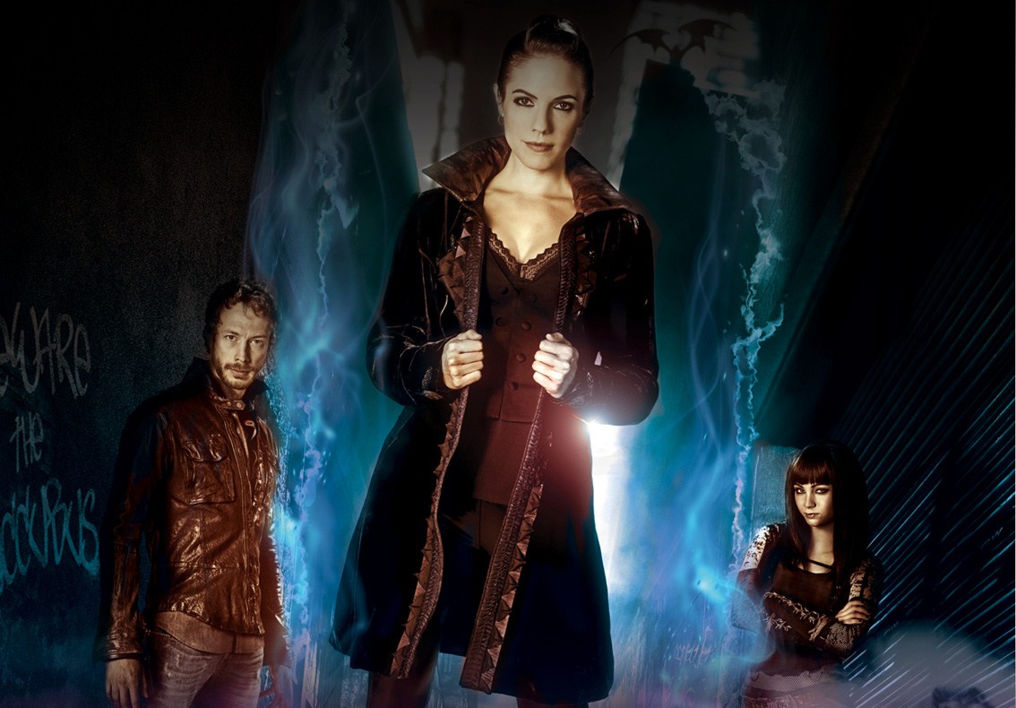 Lost girl перевод. Зов крови сериал. Бо Денис Зов крови. Зов крови (2010–2016). Дагни Зов крови.