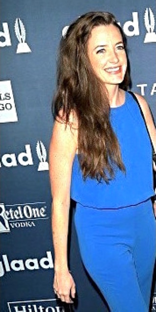 Stephanie Allynne